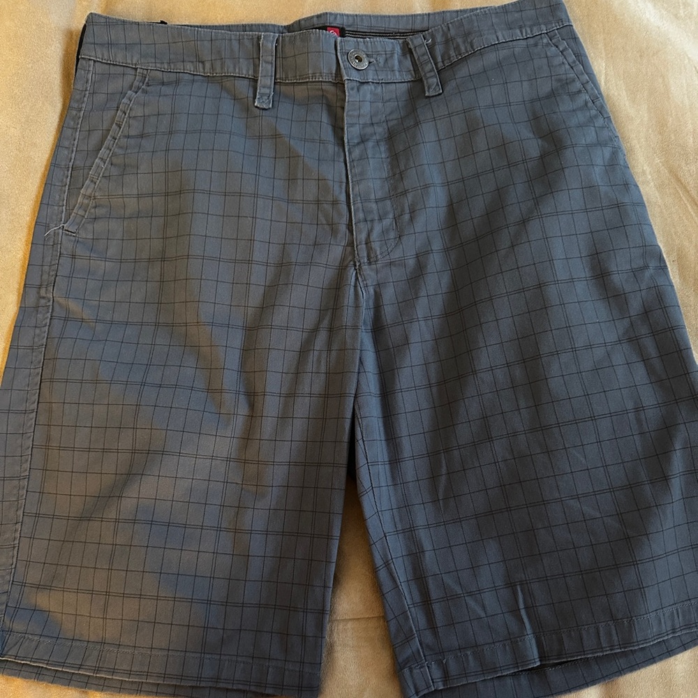 Quiksilver Blue Check Shorts Surf Skateboard Men Size 32